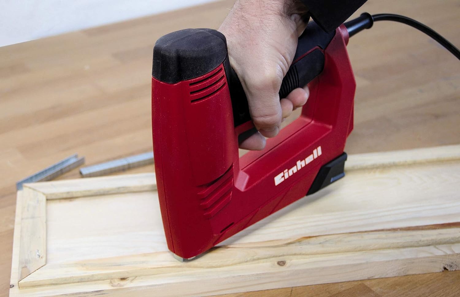 einhell-tc-en-20-e-grapadora-el-ctrica-220-240-v-con-fuerza-de-impacto-regulable image 3