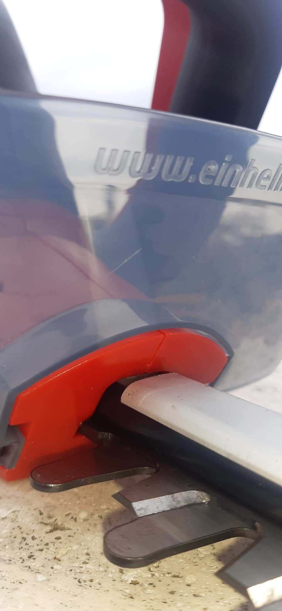 Se atascó con ramas gruesas