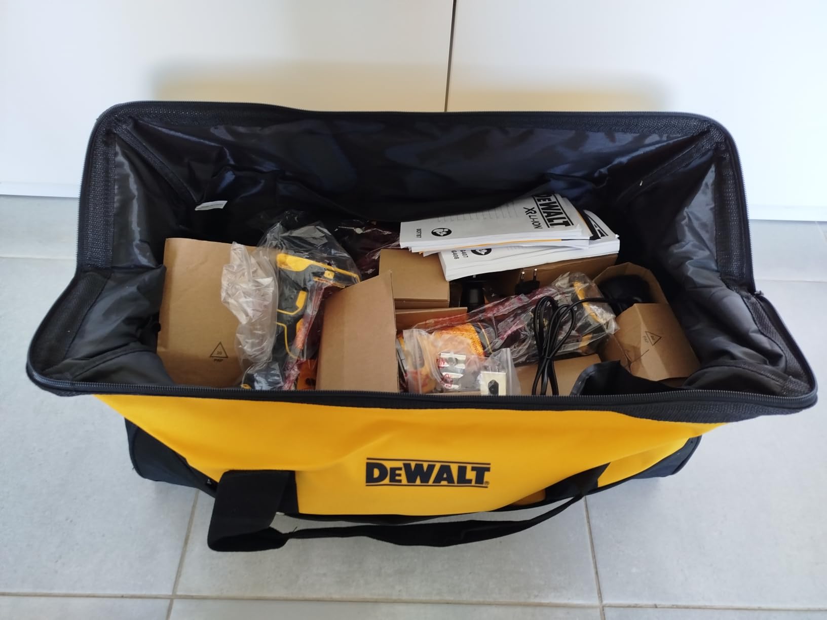 Muy bueno, aunque la bolsa es justa