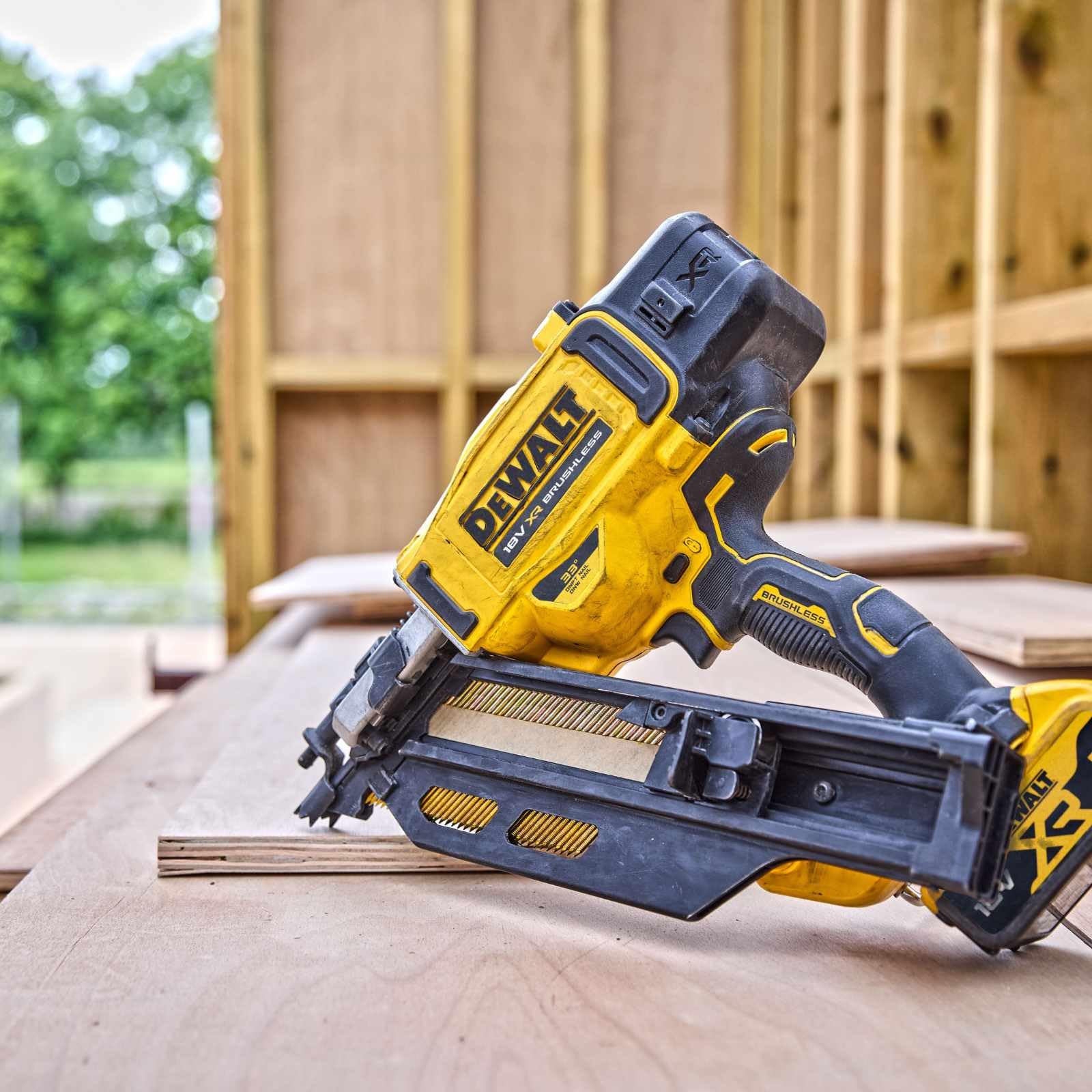 dewalt-dcn930n-xj-clavadora-de-estructuras-brushless-xr-18-v-compatible-con-clav image 6