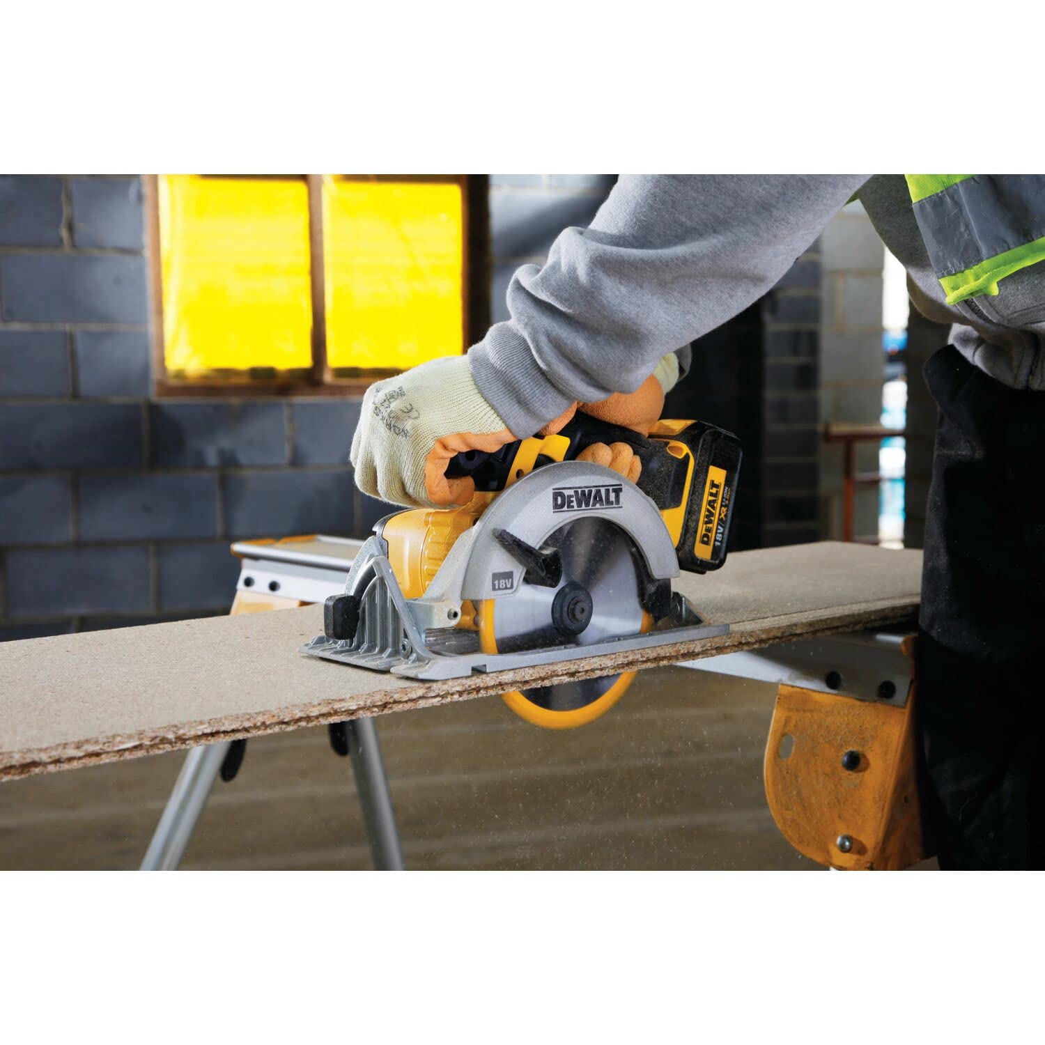 dewalt-dcs391n-xj-sierra-circular-xr-18-v-de-165-mm-con-corte-de-55-mm-sin-bater image 4