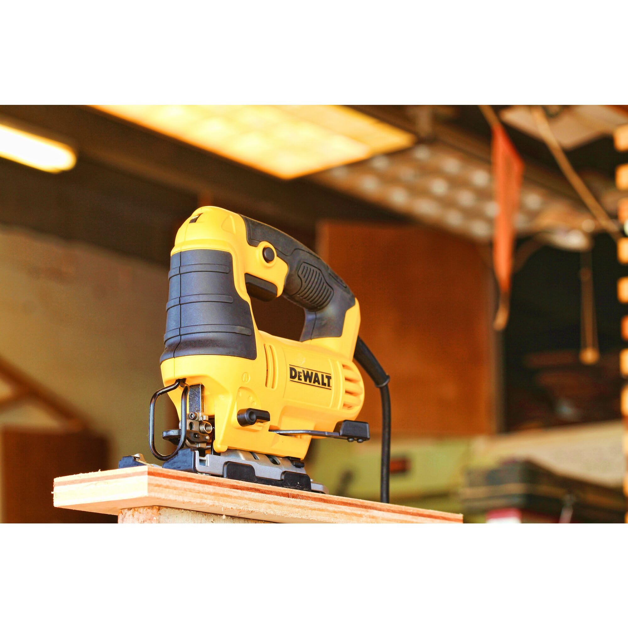 dewalt-dwe349-sierra-de-calar-el-ctrica-650-w-con-electr-nica-regulaci-n-de-velo image 5