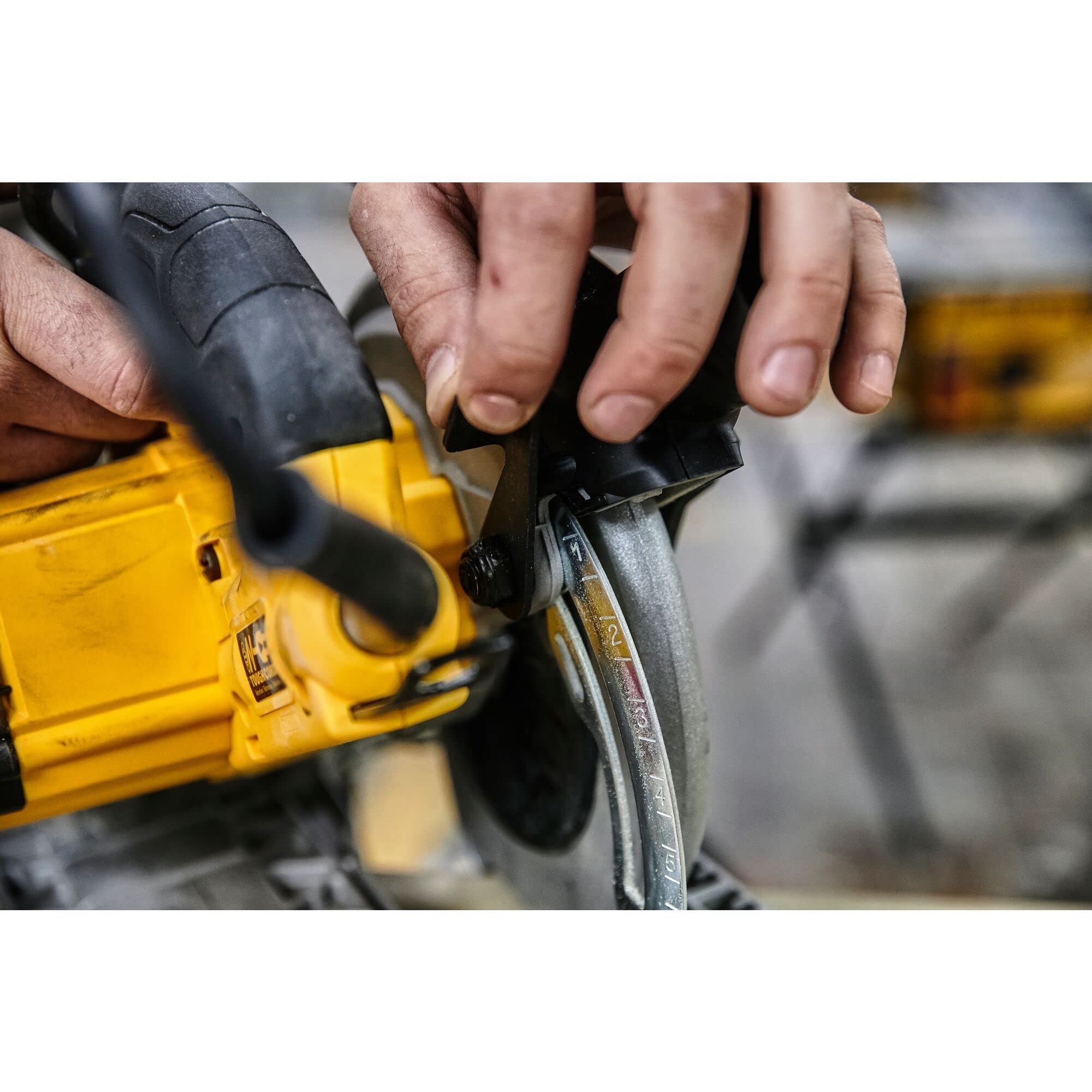dewalt-dwe576k-qs-sierra-circular-1600w-con-disco-de-190-mm-corte-hasta-61-mm-co image 3
