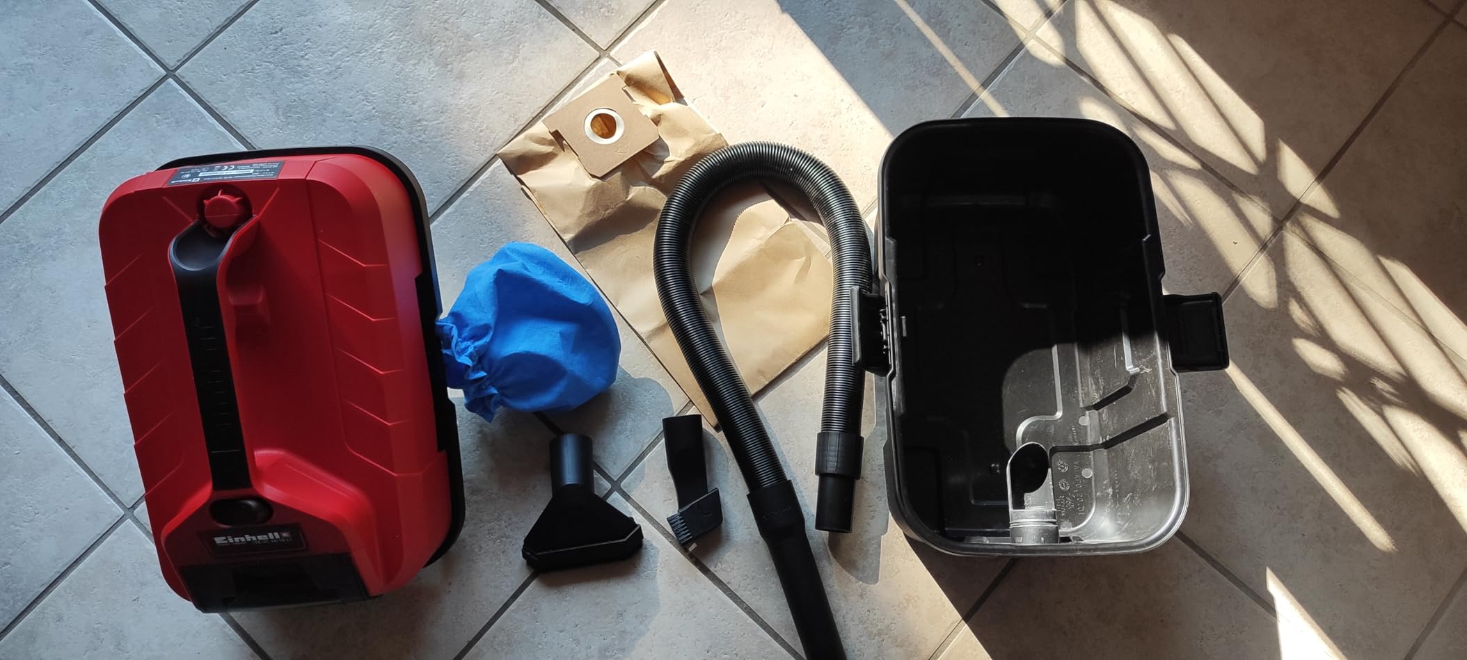 Limpiar el coche sin cable, un lujo