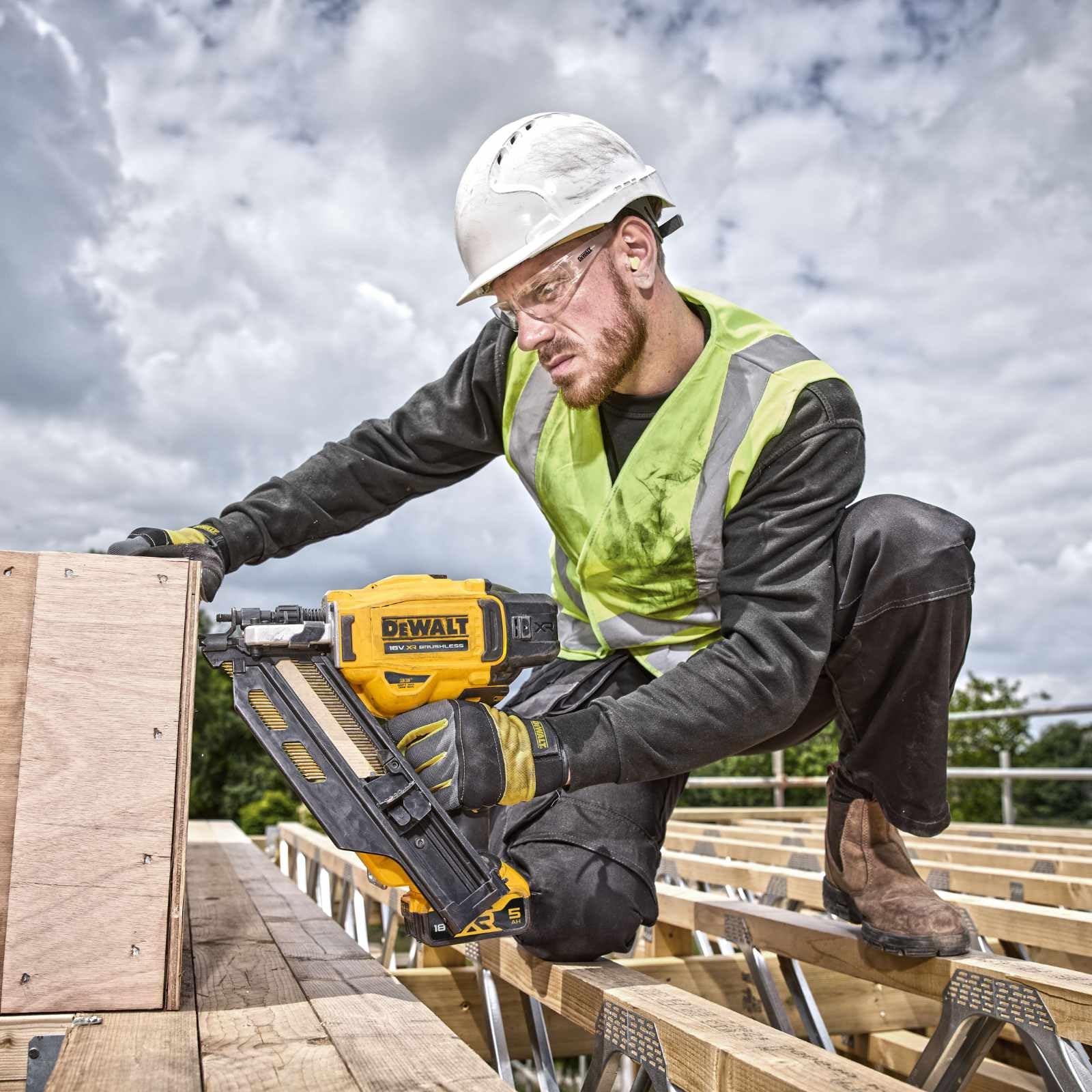dewalt-dcn930n-xj-clavadora-de-estructuras-brushless-xr-18-v-compatible-con-clav image 4
