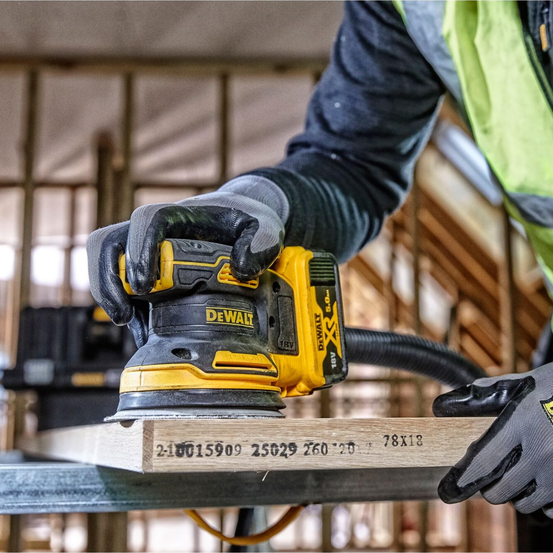 dewalt-dcw210nt-xj-lijadora-rotorbital-sin-escobillas-xr-18-v-125-mm-con-malet-n image 5