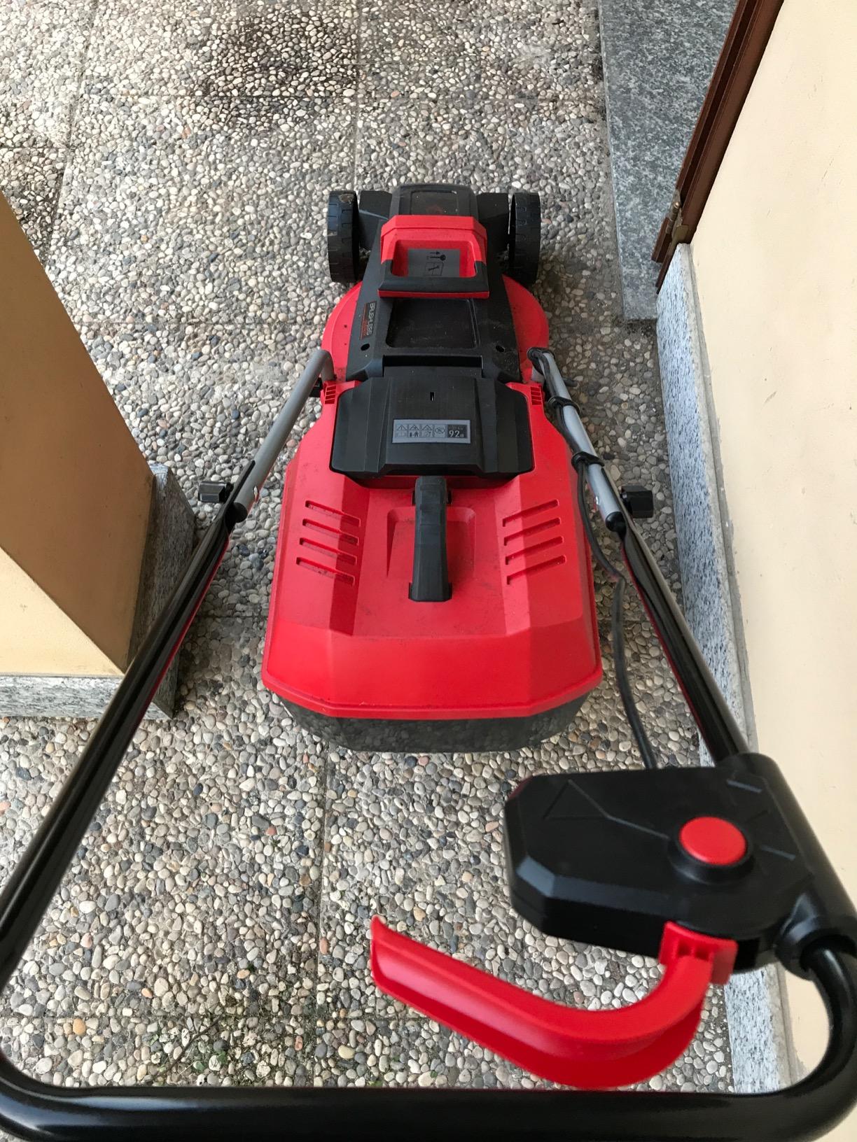 Muy buen cortacésped de batería