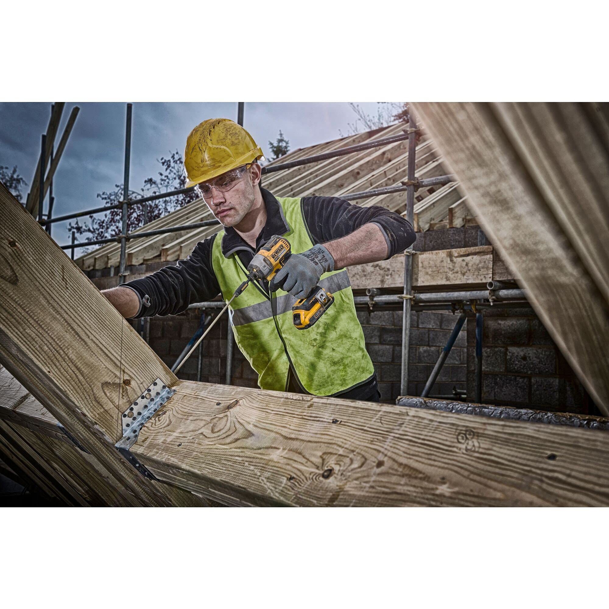 dewalt-dck383p2t-qw-kit-xr-taladro-percutor-dcd796-amoladora-dcg412-atornillador image 4