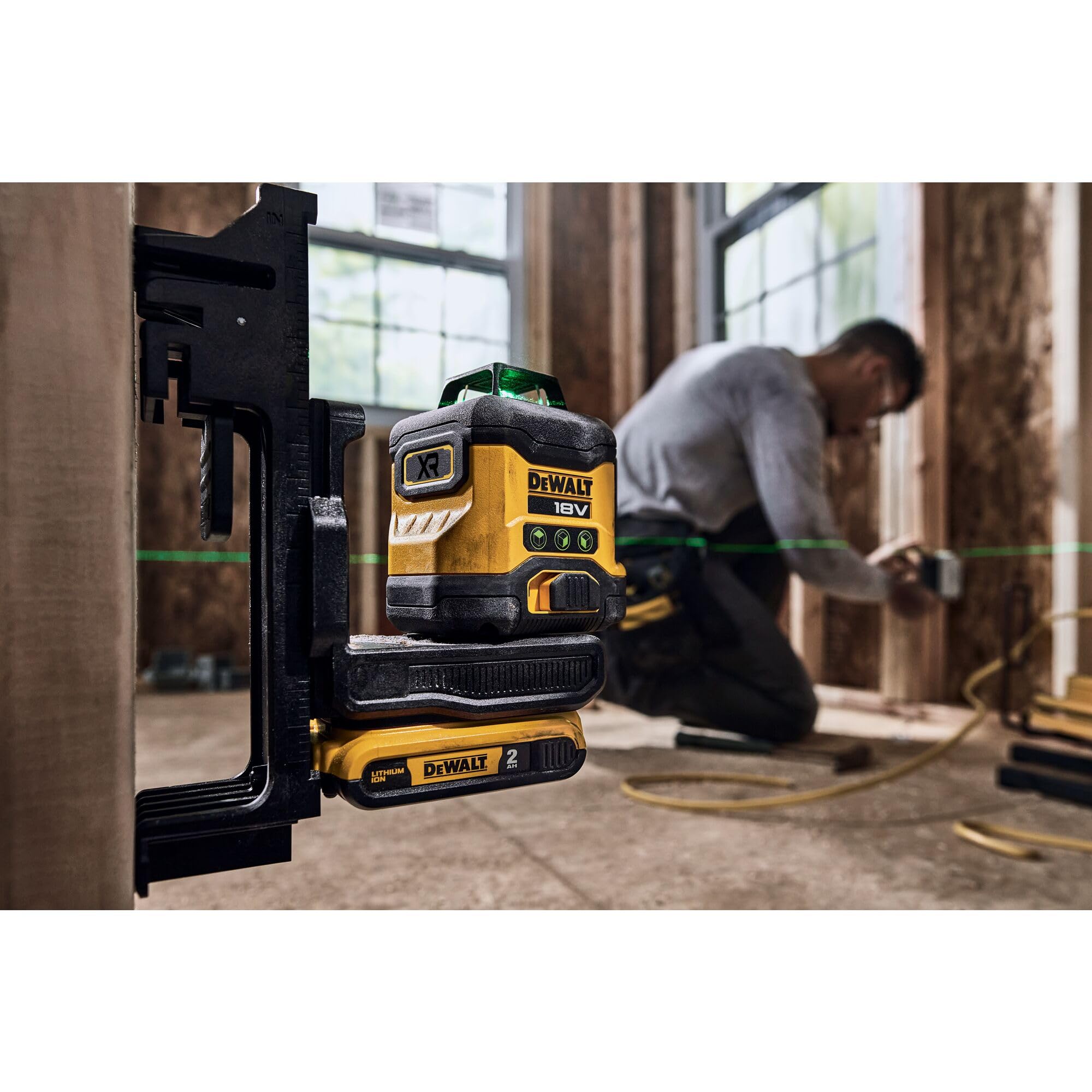dewalt-dcle34031d1-qw-nivel-l-ser-verde-autonivelante-3x360-con-bater-a-18v-2ah- image 4