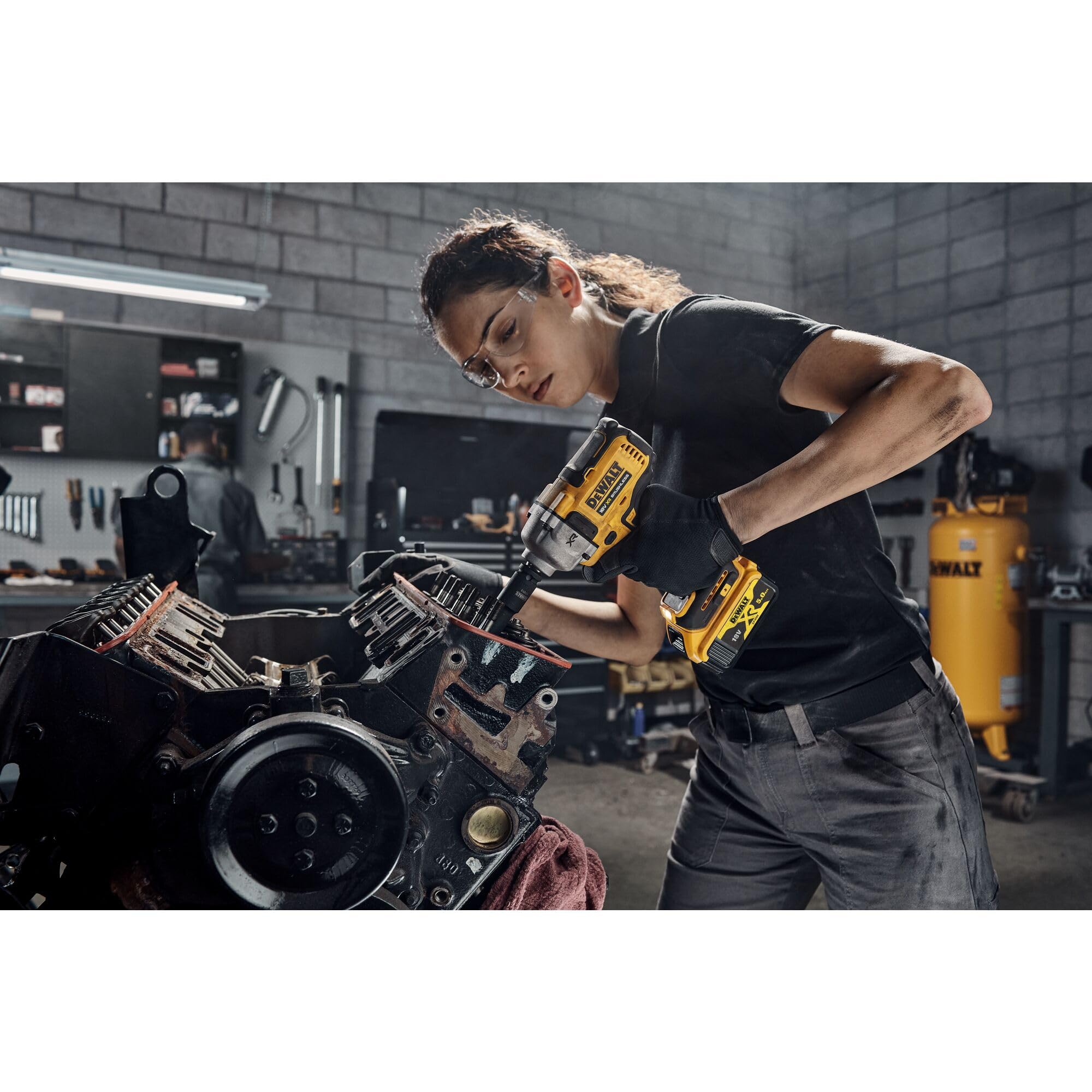 dewalt-dcf892n-xj-llave-de-impacto-a-bater-a-18-v-sin-escobillas-813-nm-cuadradi image 3