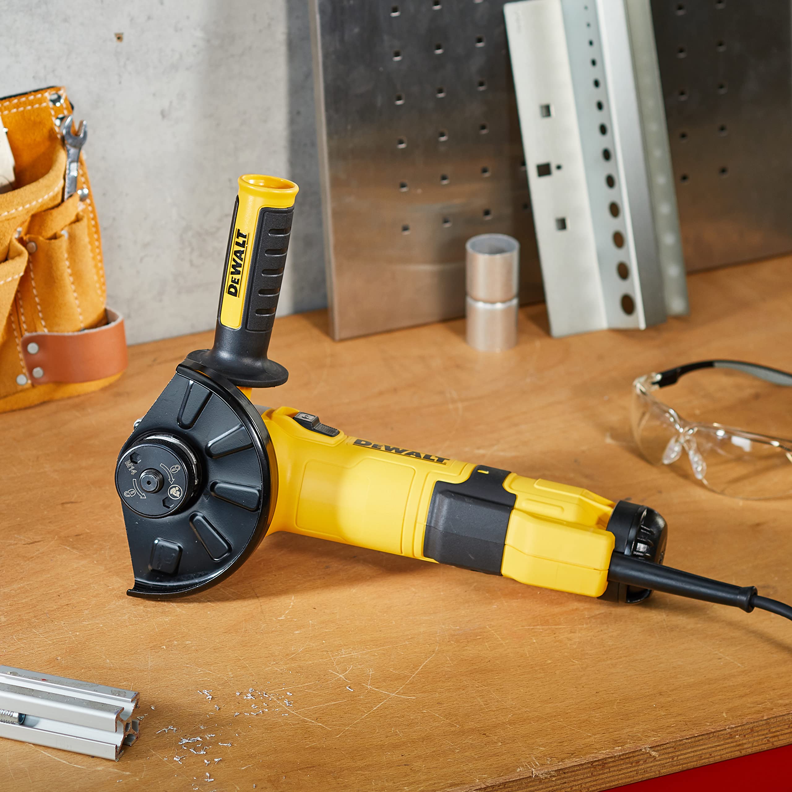 dewalt-dwe4257-qs-mini-amoladora-el-ctrica-de-125-mm-1500-w-rosca-m14-velocidad- image 4