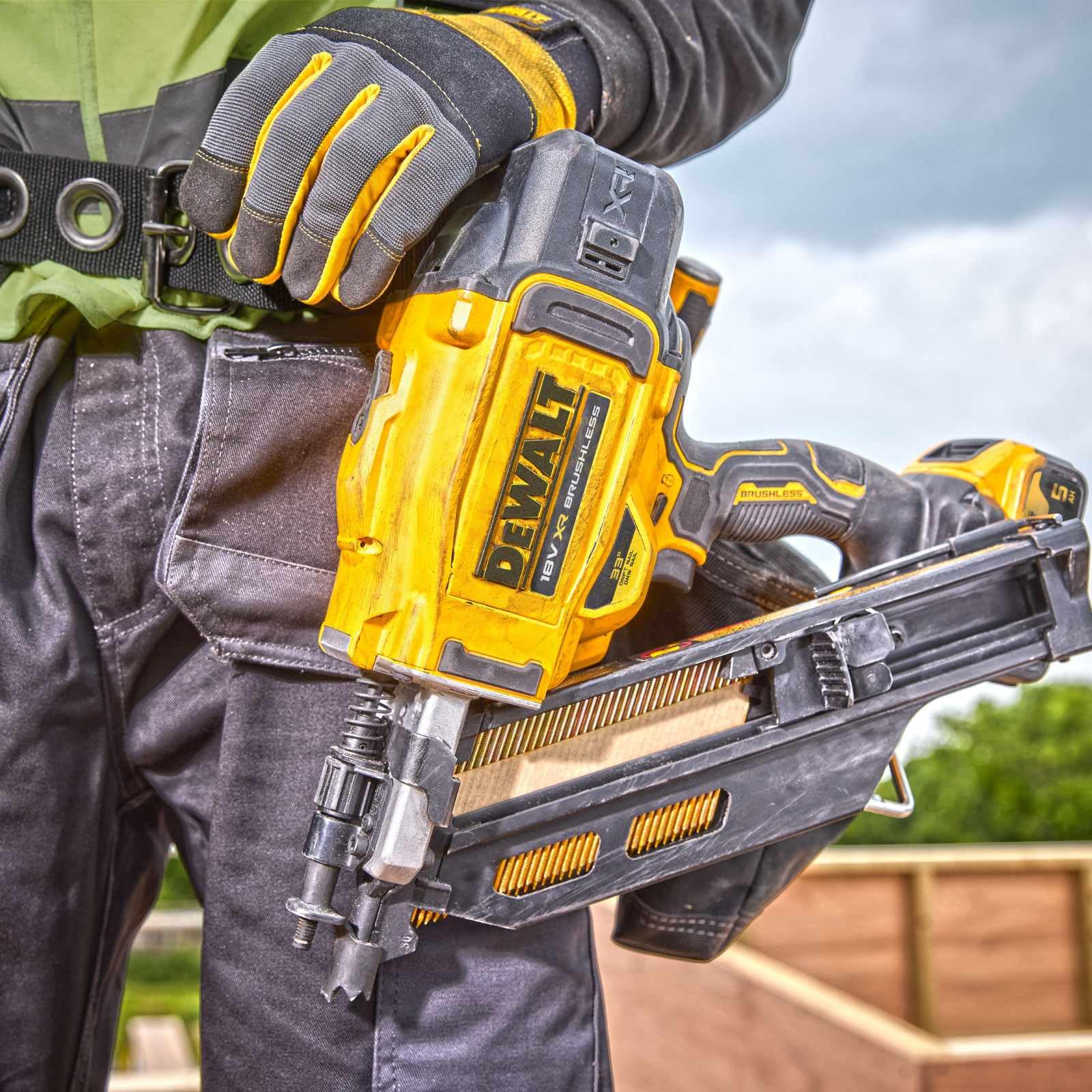 dewalt-dcn930n-xj-clavadora-de-estructuras-brushless-xr-18-v-compatible-con-clav image 8