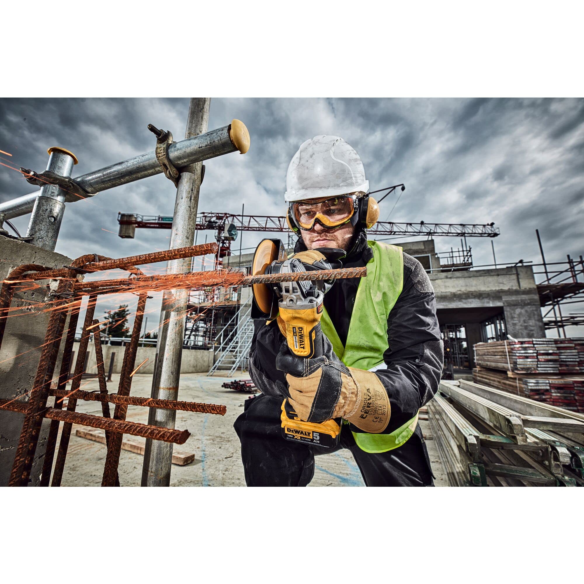 dewalt-dcg406n-xj-amoladora-angular-xr-18v-125-mm-sin-escobillas-con-freno-elect image 2