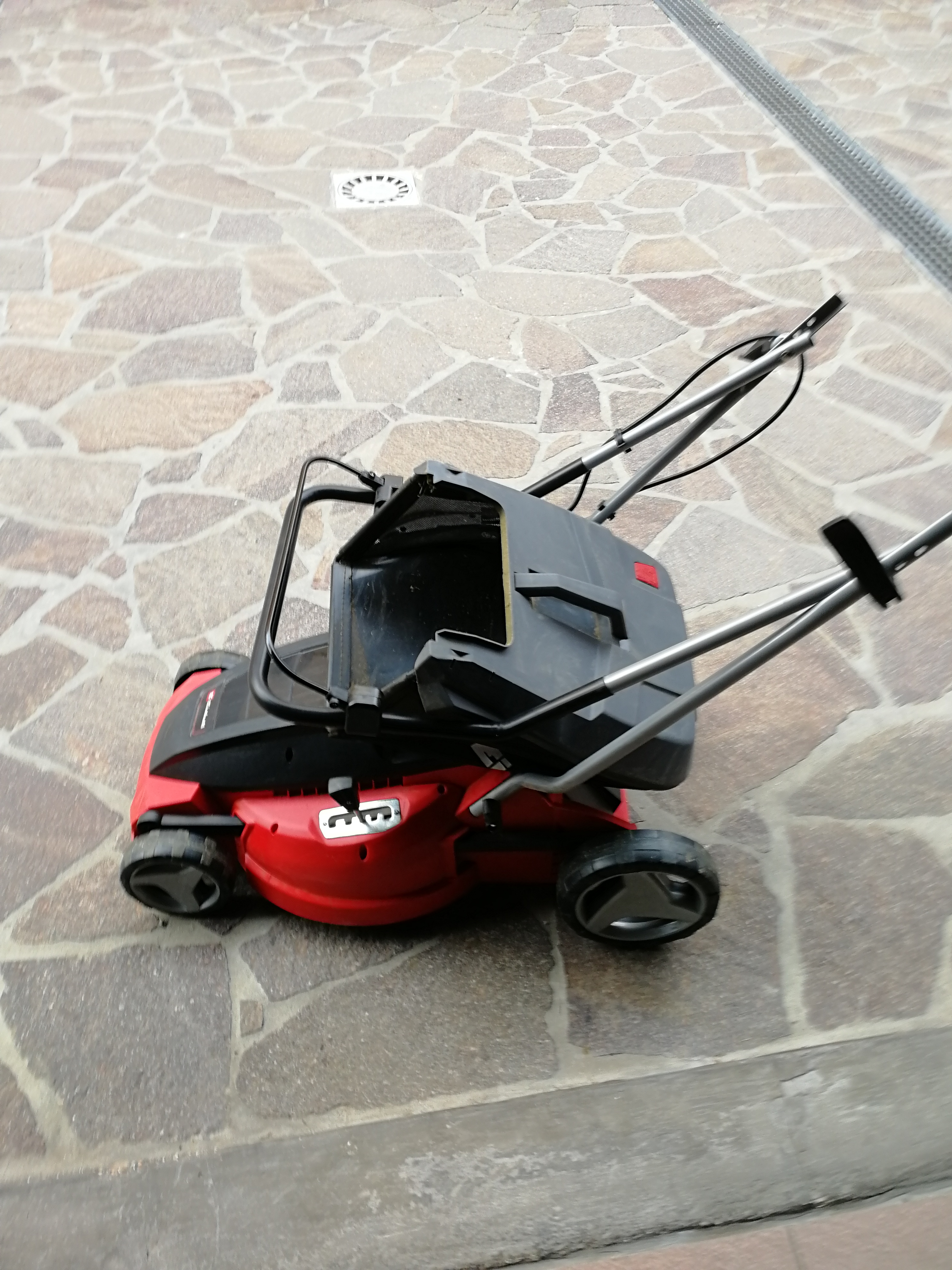 Buen cortacésped eléctrico